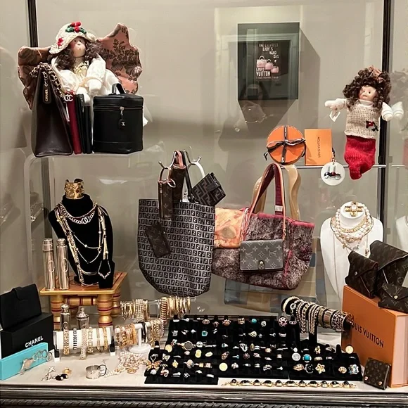 Live Friday night  Show listing Blowout sale today Don’t miss out - Picture 9 of 17